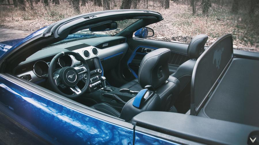 Интерьер Ford Mustang GT Convertible by Vilner 2018 года  (фото 15 из 17)